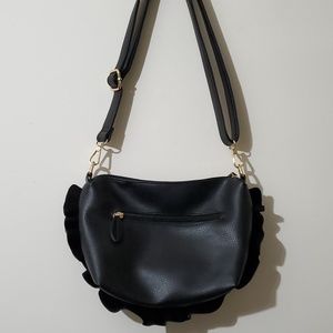 👜Imoshion Black Crossbody Bag W/ Ruffle